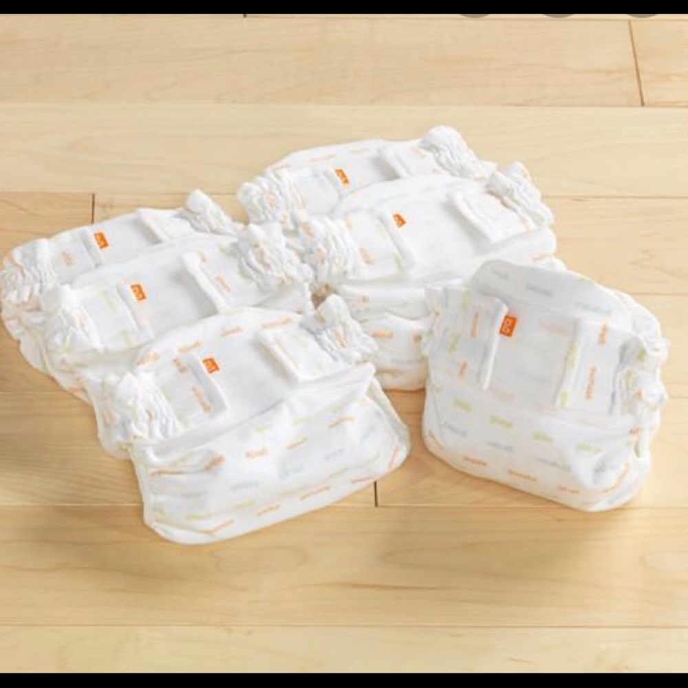 6 Newborn G Diapers like new for 6-10 lbs